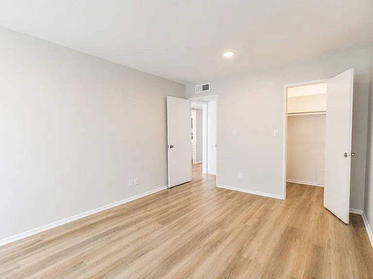 14900 Moorpark Street — Photo 63