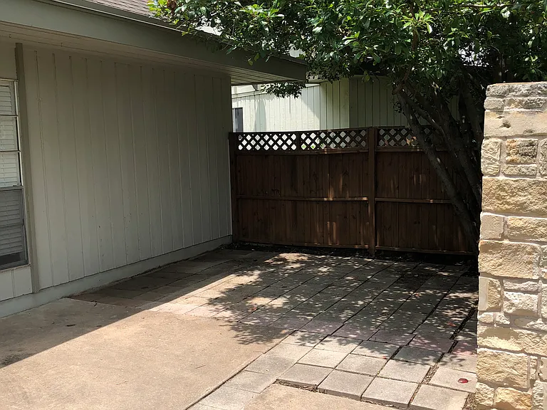 6806 Lexington Rd #B — Photo 3