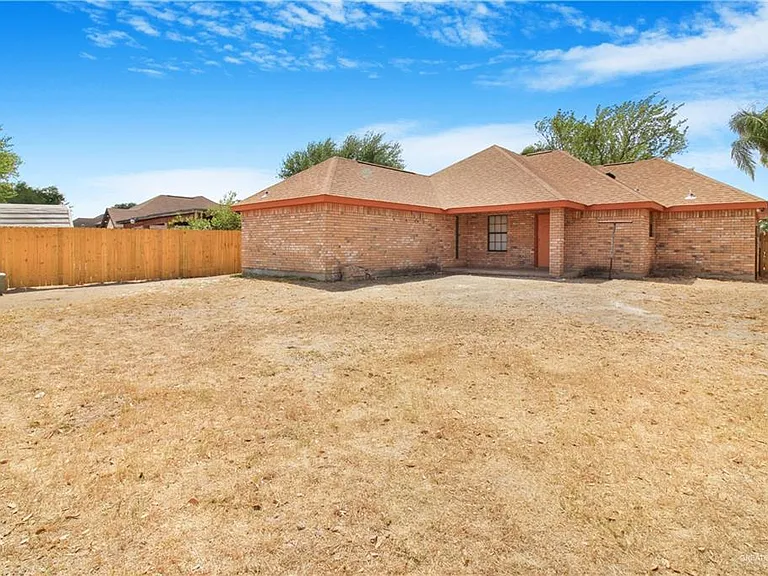 3504 N Champagne Dr — Photo 24