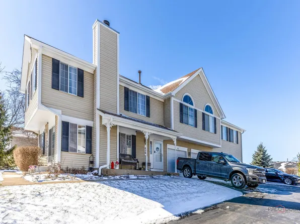 422 Sandhurst Ln, South Elgin, IL 60177