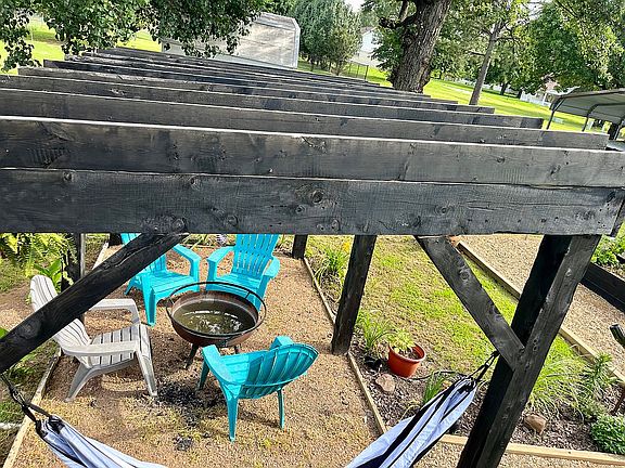 4th image of 1805 E Willow Dr