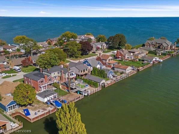 22676 Bayview Dr, Saint Clair Shores, MI 48081
