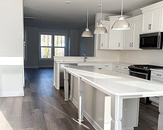 4th image of 47 Millside Cir