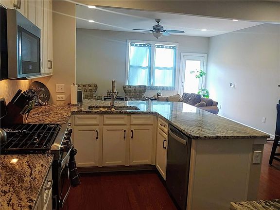 5th image of 162 Ellsworth Manor Dr