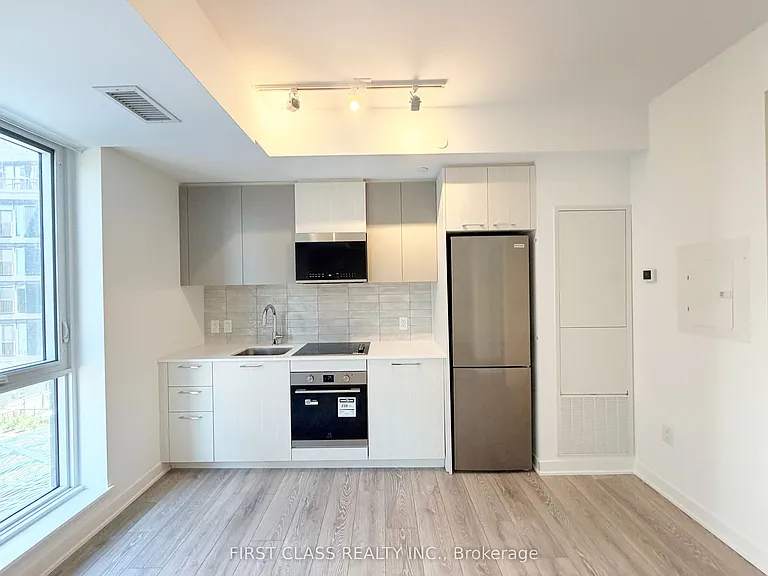 10 Oak St #425 — Photo 6