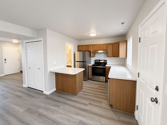 4th image of 1634 N Angel St APT 9