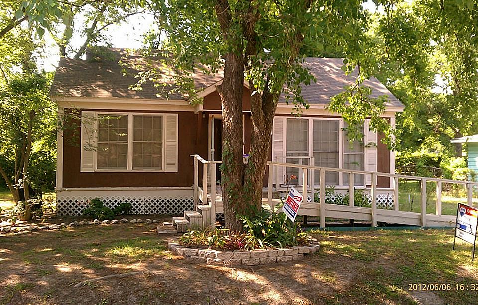 1st image of 1034 Saint Clair St