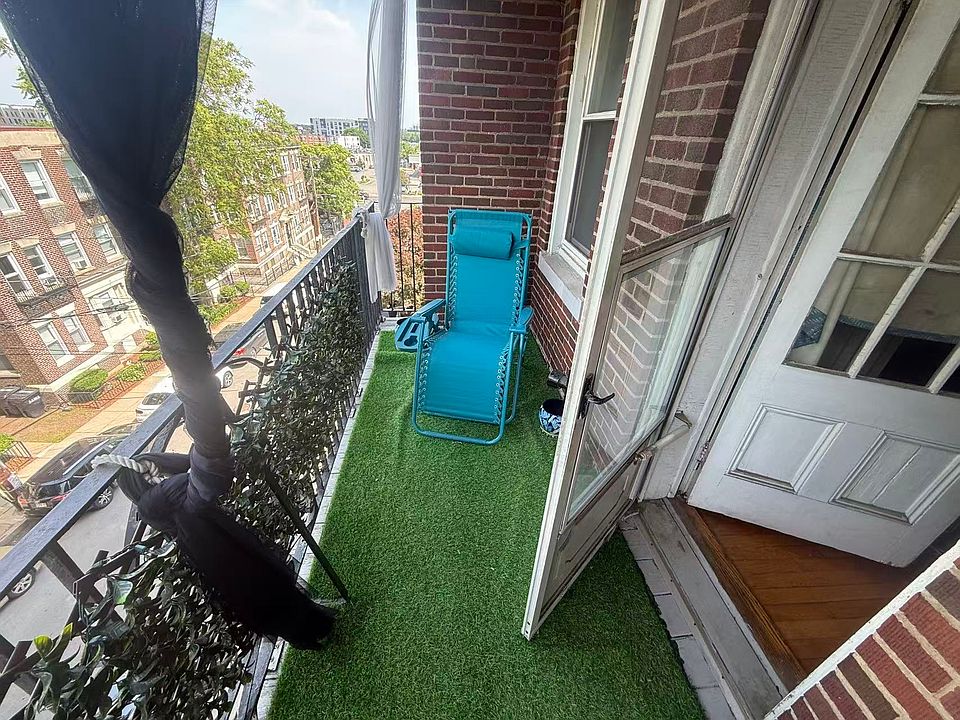 1st image of 28 Quint Ave APT 34