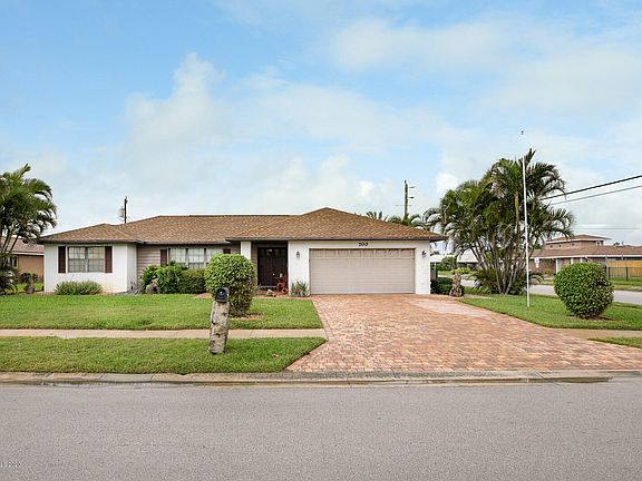 3rd image of 700 Palm Dr