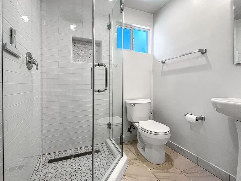 2118 Carnegie Ln — Photo 15