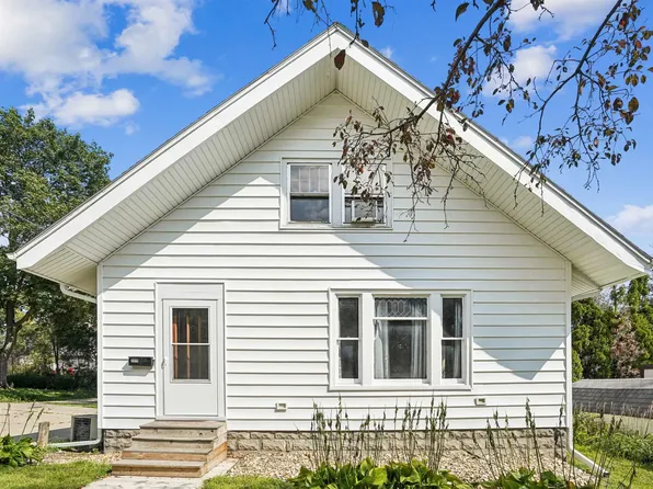 309 W 12th St, Cedar Falls, IA 50613