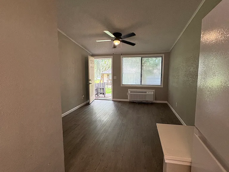 37930 Hillside Ln — Photo 4