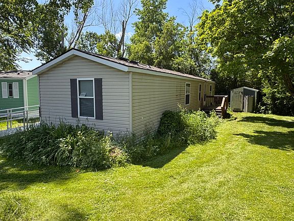 2nd image of 502 3rd St NE