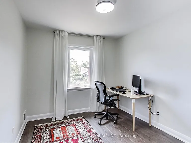 1097 Glengrove Ave — Photo 18