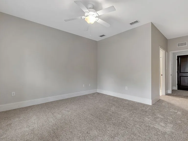 382 E Bradford Rd — Photo 21