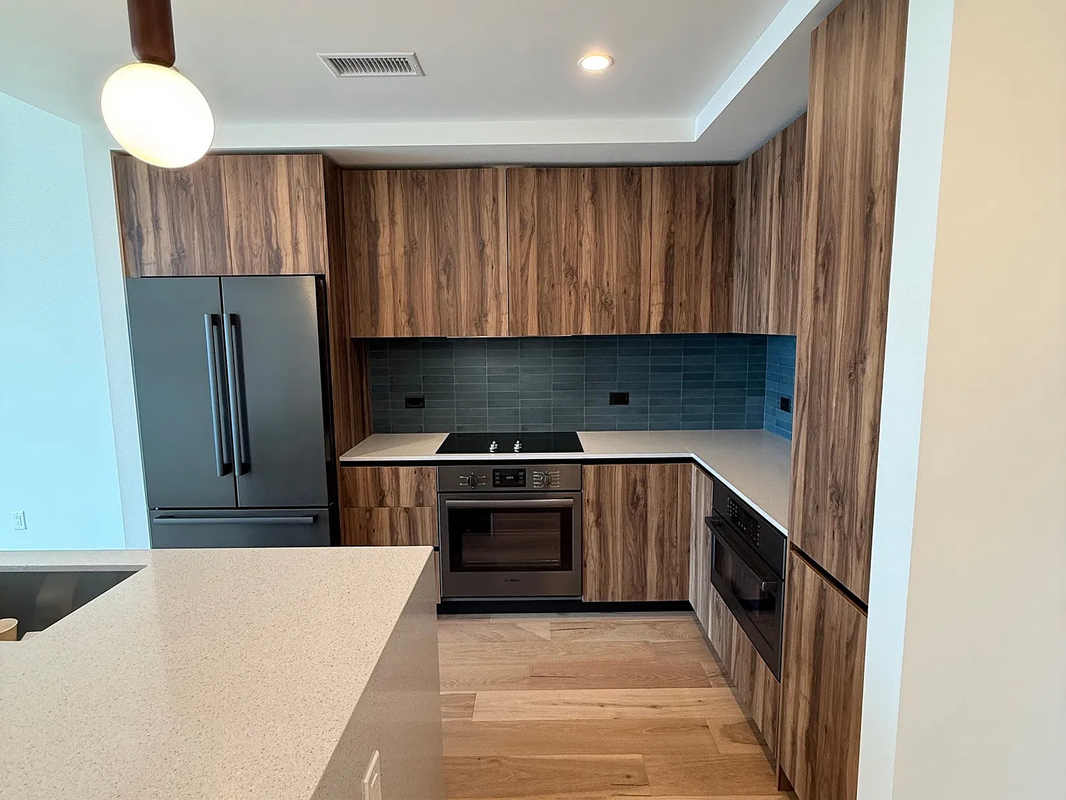 1 bed, 727 sqft, $2,700 — Photo 3