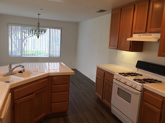 2nd image of 1576 Laurel Cir