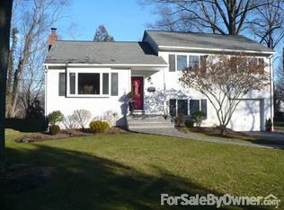 6 Pevsner Rd, Yardley, PA 19067