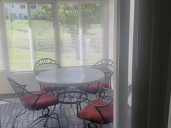 5th image of 42 Winding Brook Dr