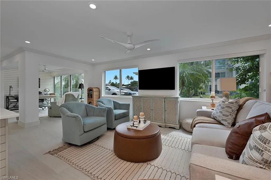 2 bed, 2.0 bath, 1060 sqft, $7,000 — Photo 3