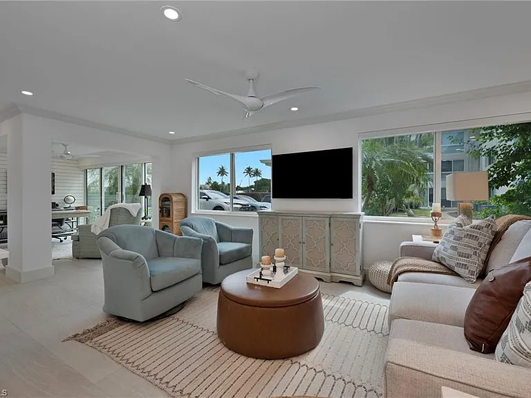 1950 Gulf Shore Blvd N #107 — Photo 3