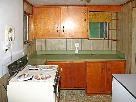 Kitchen, View 3