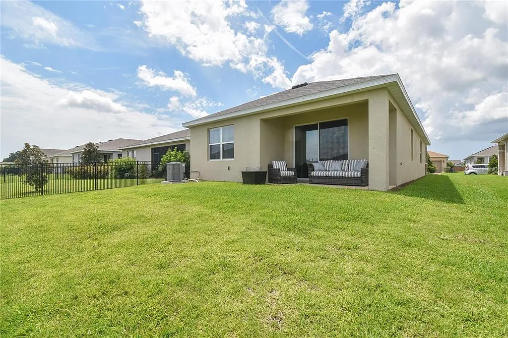 3 bed, 2.0 bath, 1505 sqft, $4,400 — Photo 4