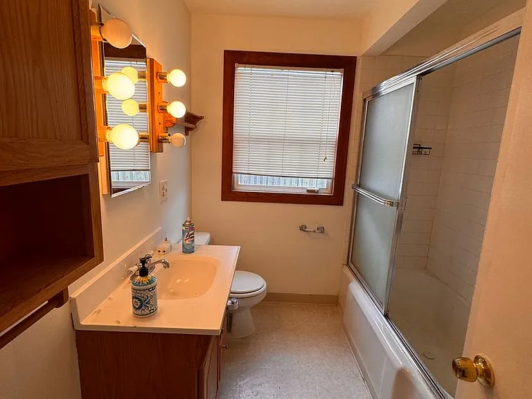 1019 NW Buchanan Ave — Photo 13