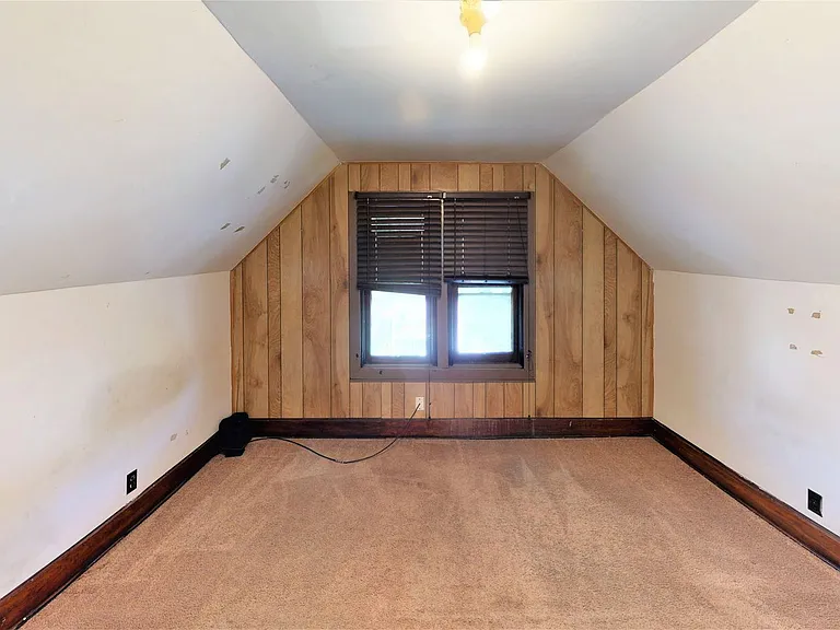 2358 Stratford Ave — Photo 11