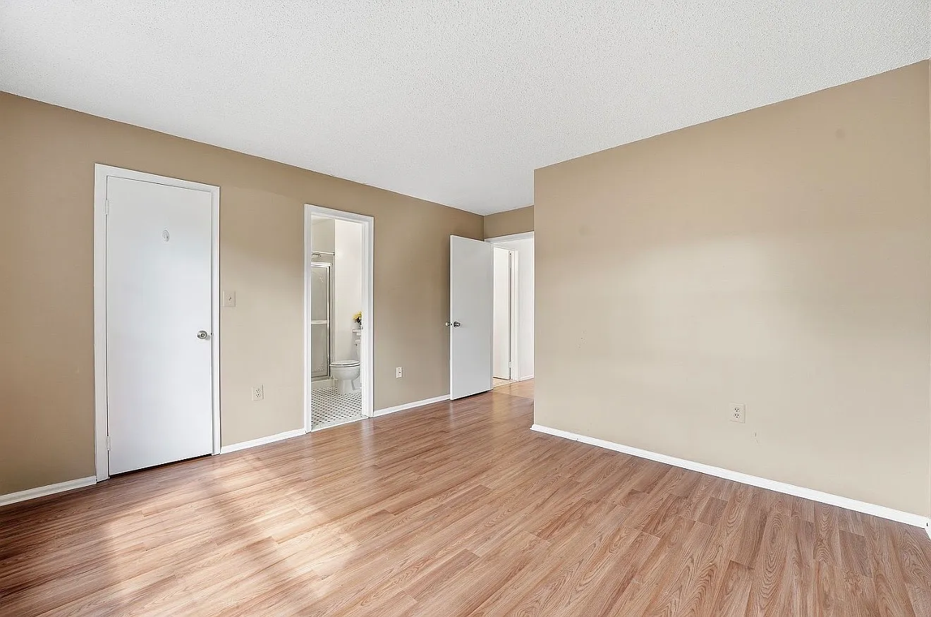 3 bed, 284 sqft, $1,500 — Photo 1