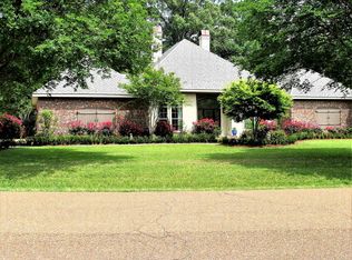 101 S Cherrybark Ln, Natchez, MS 39120