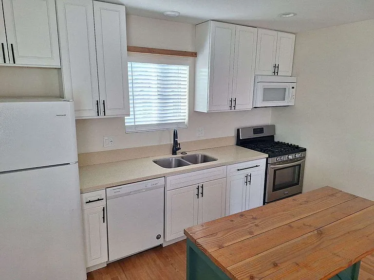 3809 Rose Ave #A — Photo 8