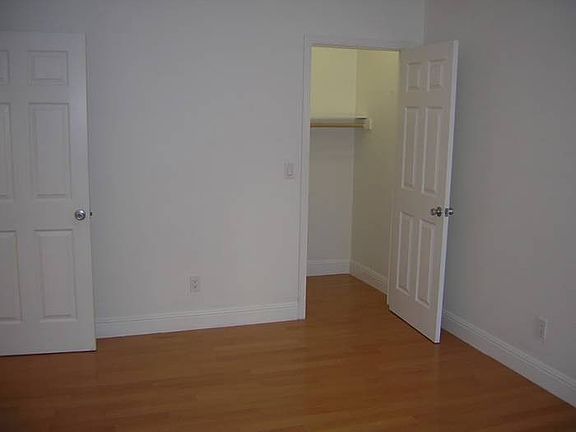 3rd image of 2068A McAllister St