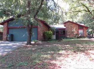 2003 Tanglewood Ln, Muskogee, OK 74403