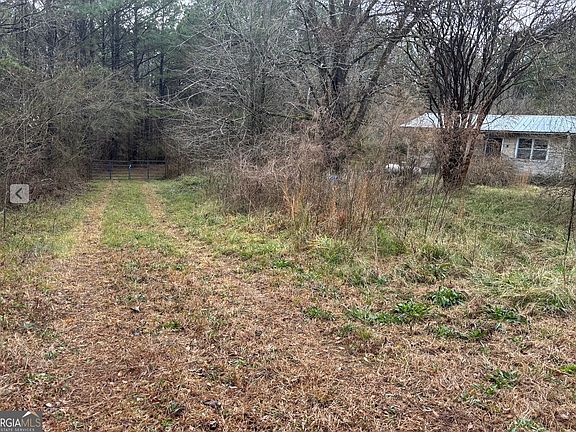 3rd image of 831 Holbrook Rd