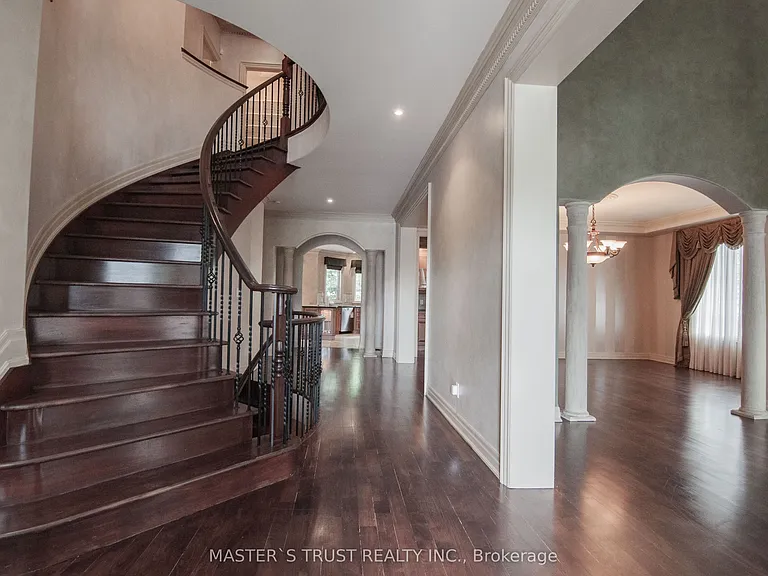 678 Saint Nicholas Ct — Photo 4