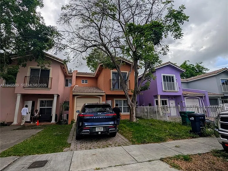 825 SW 6th Pl — Photo 2