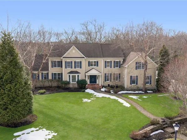 25 Hoyer Ct, East Greenwich, RI 02818