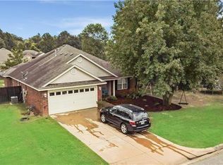 702 Village Dr, Lavaca, AR 72941