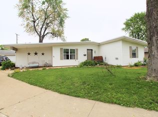 381 Pfitzer Dr, Bradley, IL 60915