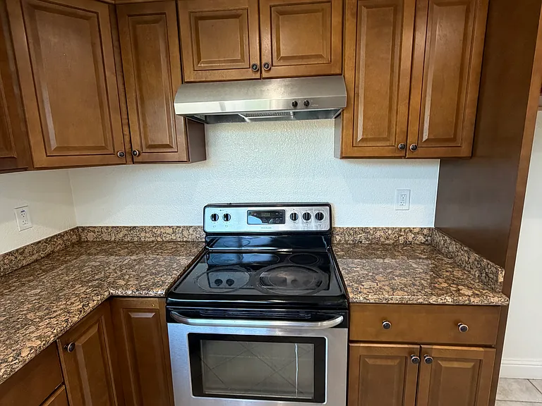 1089 Honey Ct — Photo 6