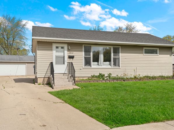 2832 Osage Cir, Waukegan, IL 60087