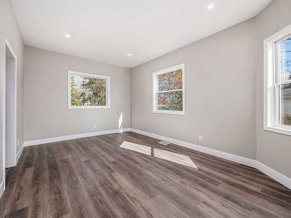 5th image of 254 W 9th St