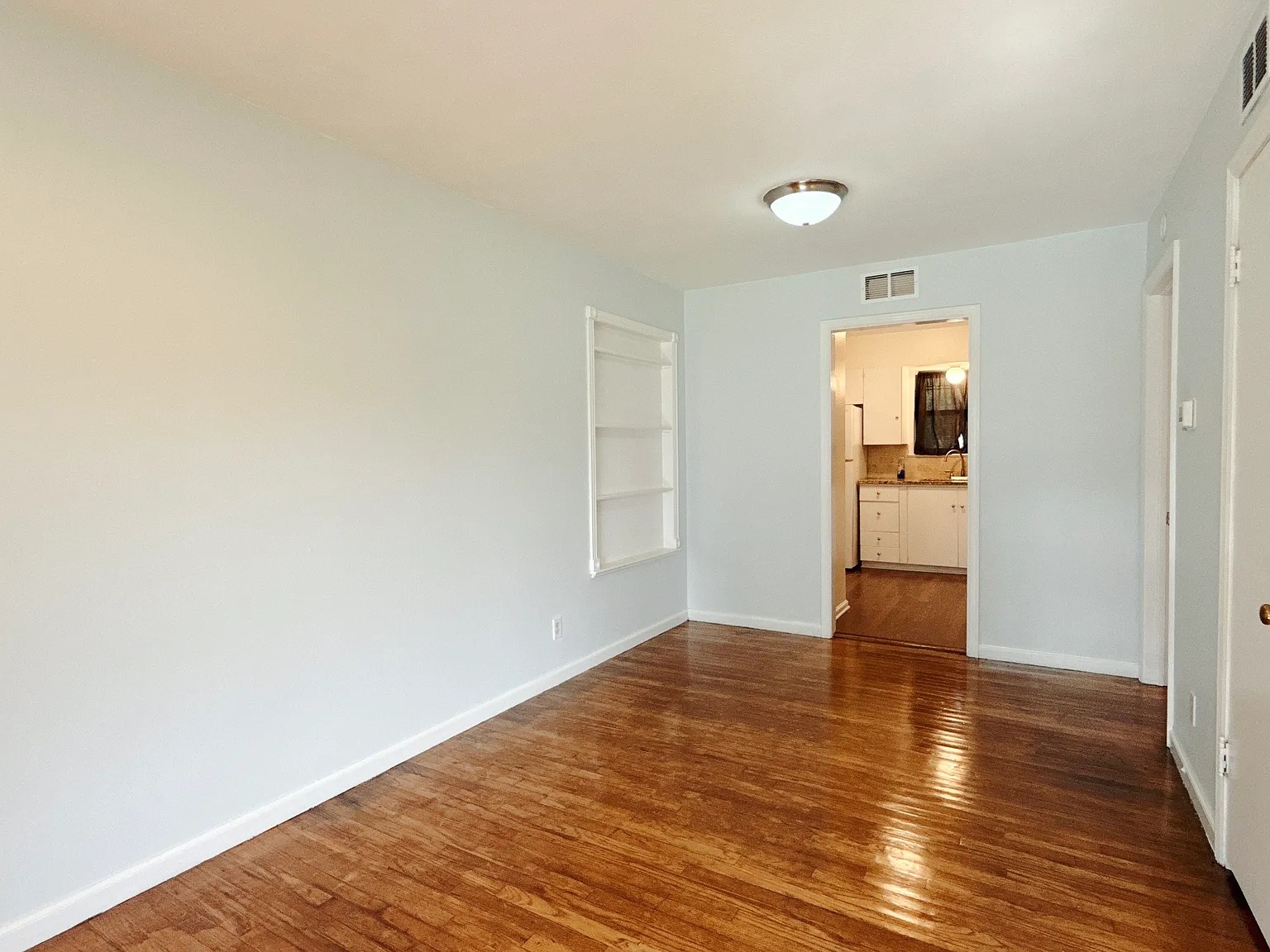 506 Classen Dr — Photo 4