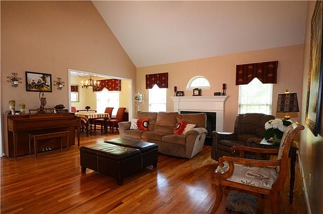1st image of 310 Gaitherhill Dr