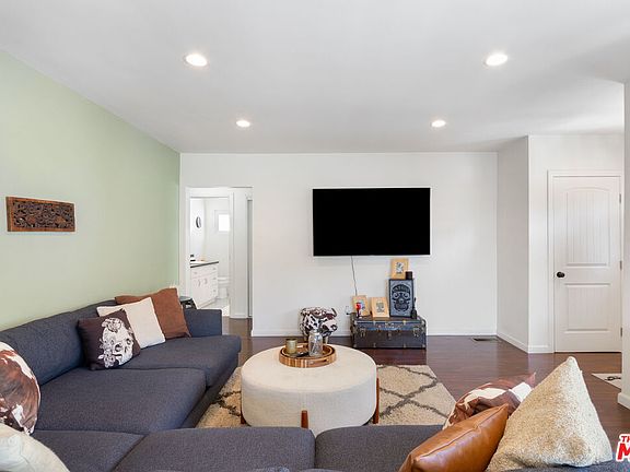 5th image of 3631 Division St