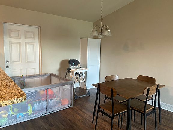 5th image of 1401 SW 6th Ave