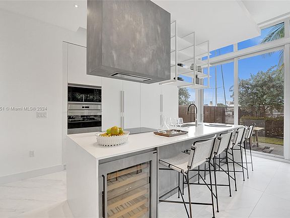 3rd image of 3750 Yacht Club Dr #Townhouse 6
