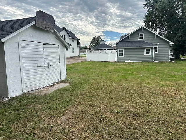 3 bed, 1428 sqft, $1,400 — Photo 2
