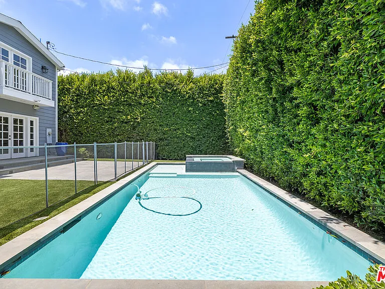 1147 Centinela Ave — Photo 5